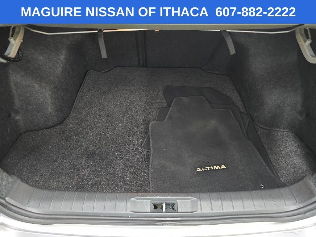 Used 2016 Silver Nissan 2.5 S image 11