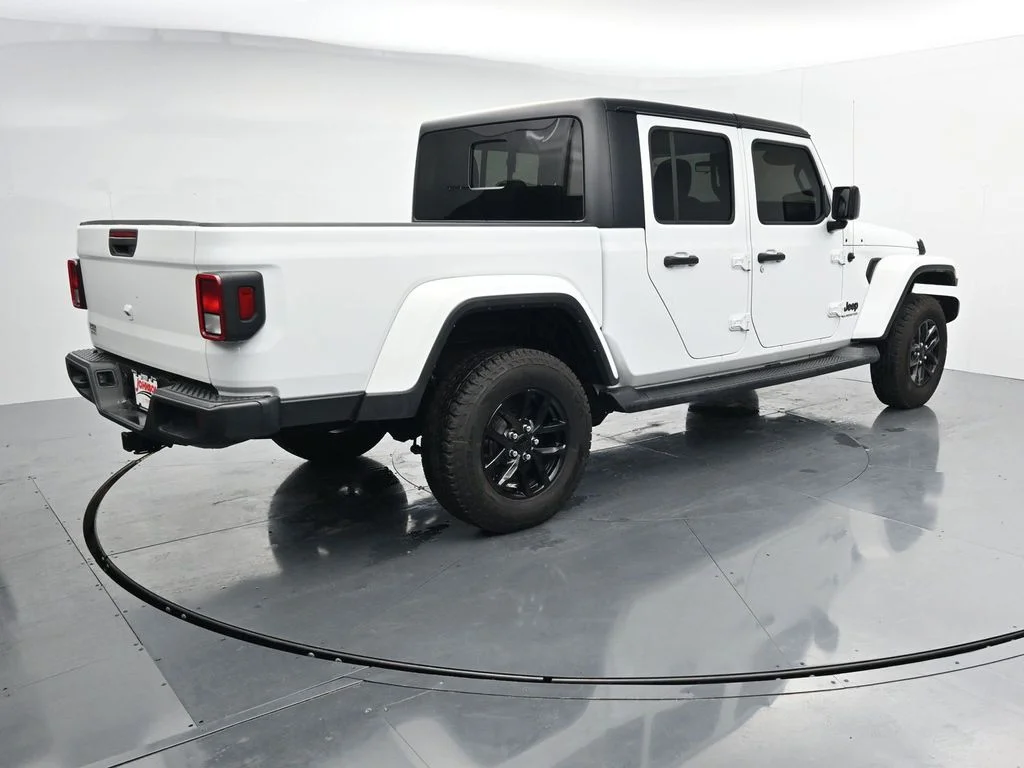 Used 2021 White Jeep Sport image 7