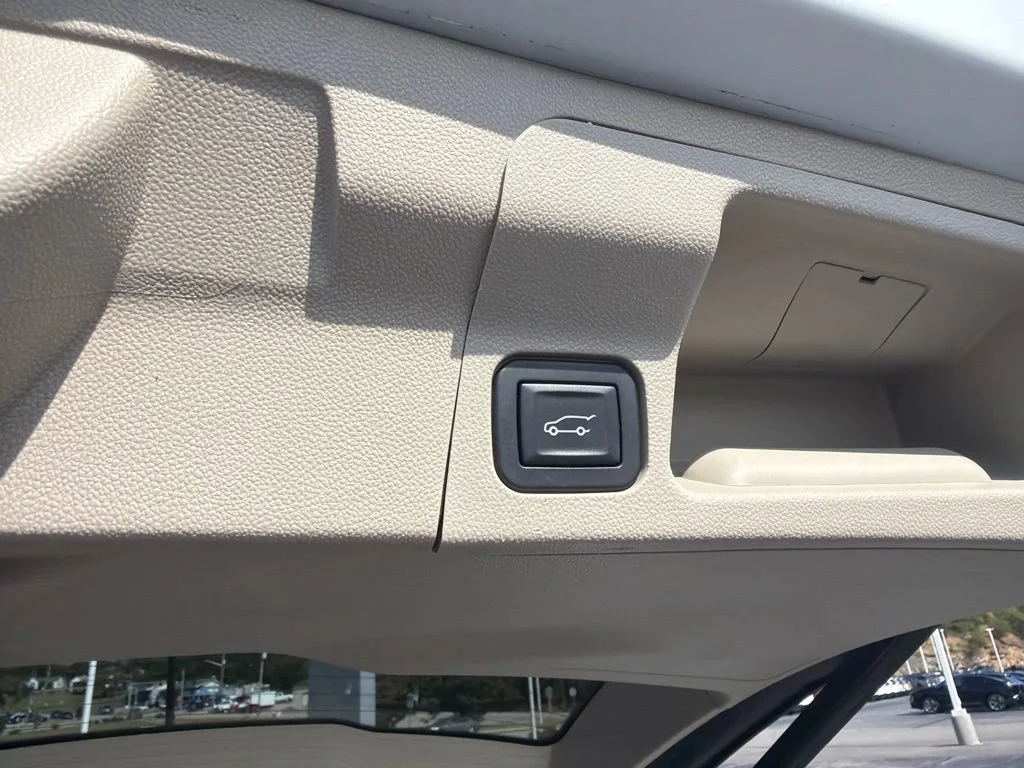 Used 2019 WHITE FROST TRICOAT GMC Denali image 9