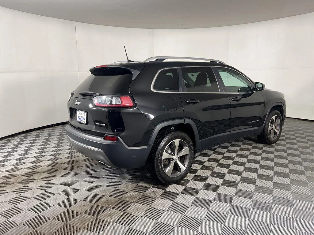 Used 2020 Diamond Black Crystal Pearlcoa Jeep Limited image 8