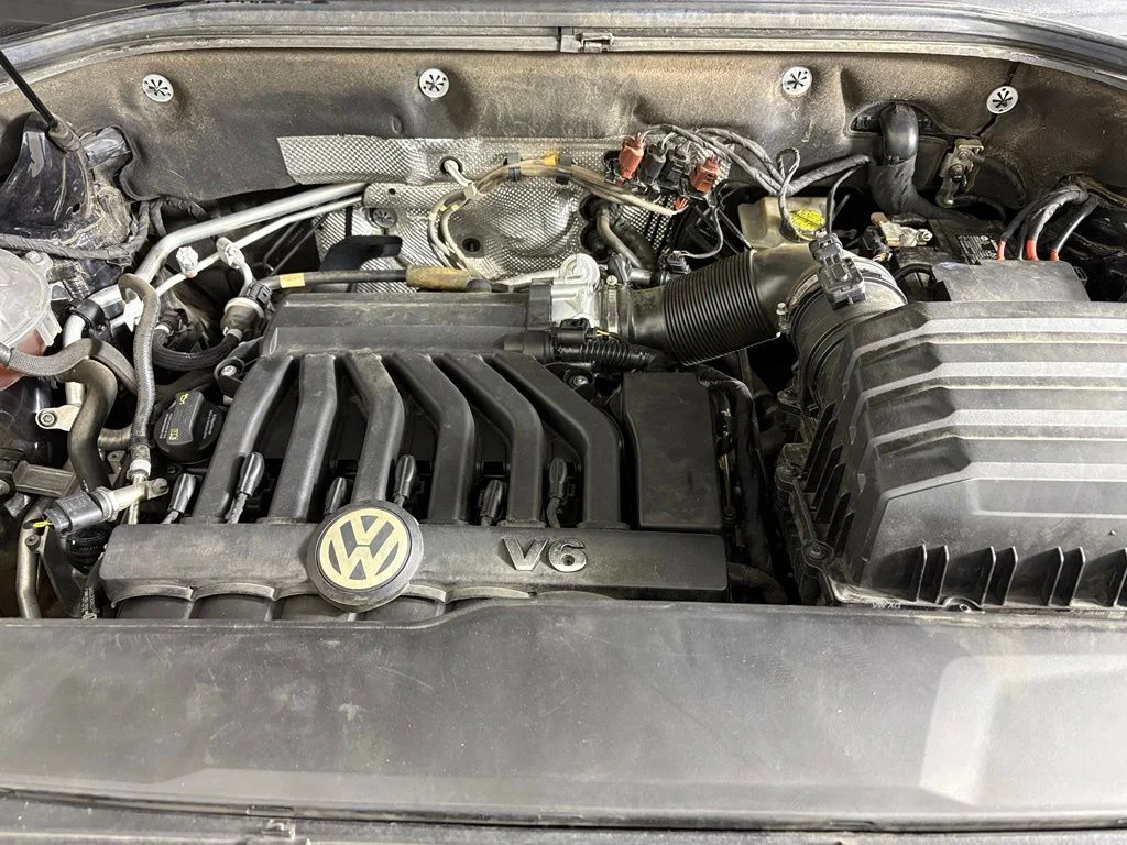 Used 2019 Black Volkswagen 3.6L V6 SE image 44