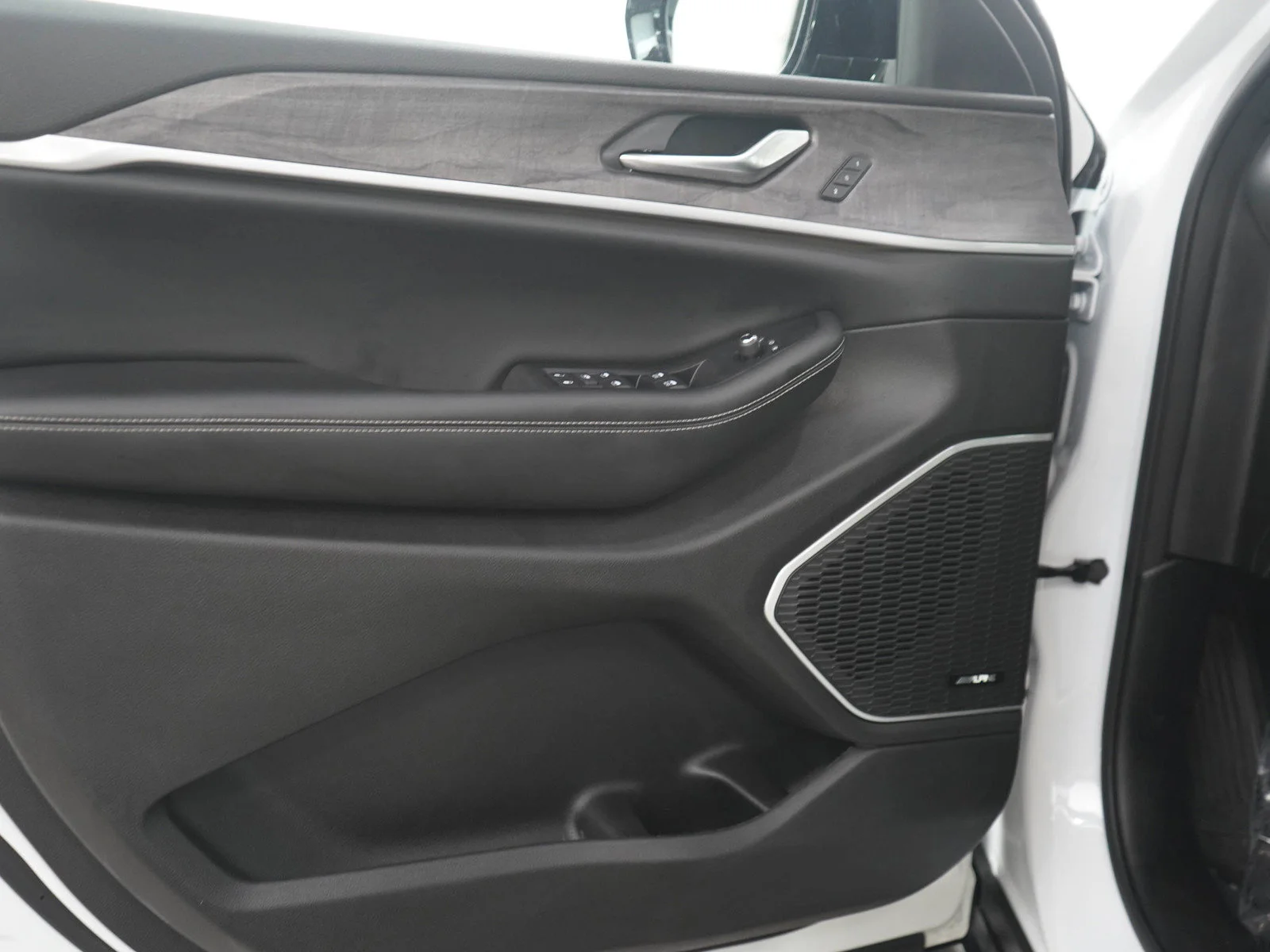 Used 2022 Bright White Clearcoat Jeep 4xe image 19