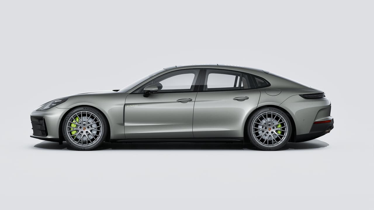 New 2027 Aventurine Green Metallic Porsche 4 E-Hybrid image 2