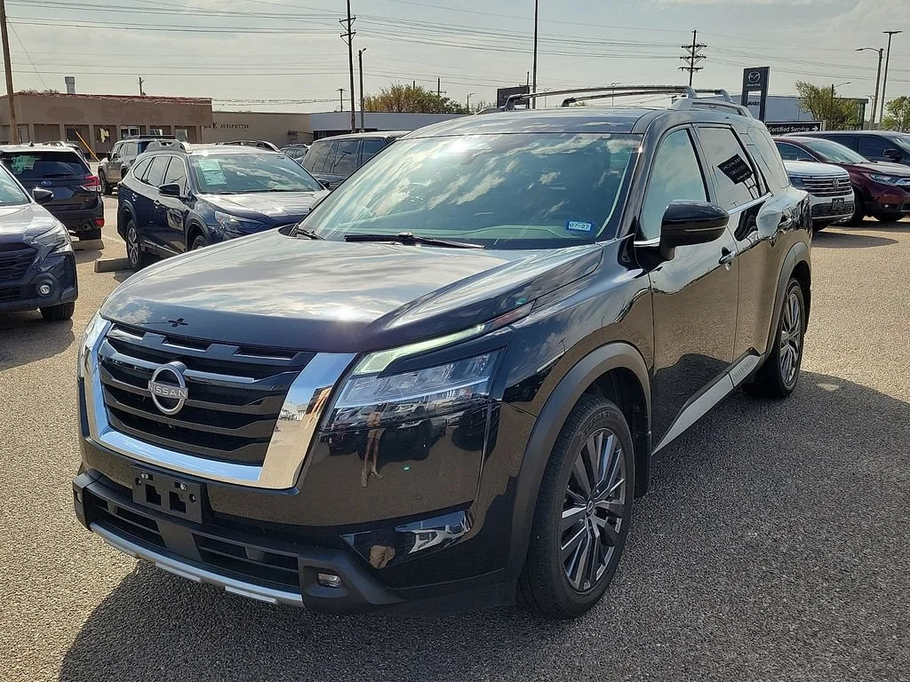Used 2022  Nissan SL image 4