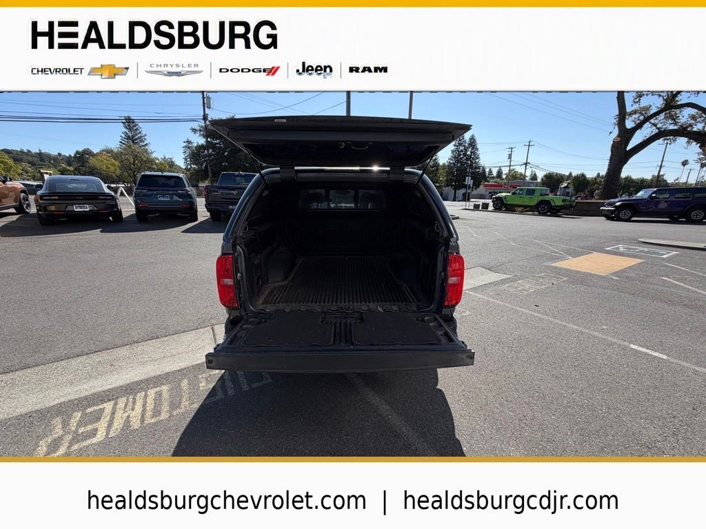 Used 2016 Gray Chevrolet Z71 image 26