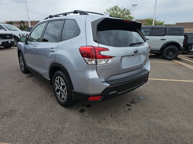 Used 2020 Ice Silver Metallic Subaru Premium image 7