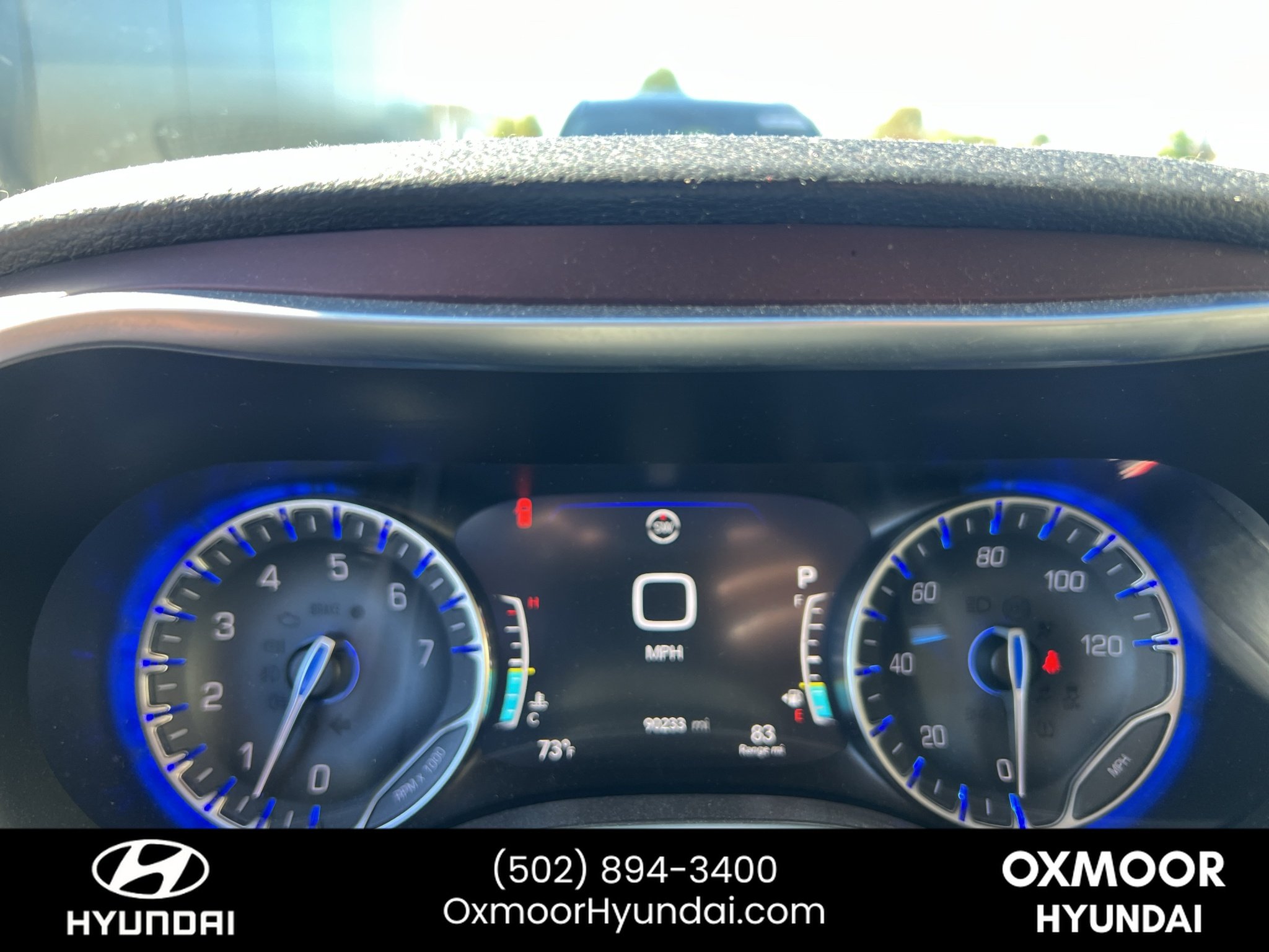 Used 2017 Bright White Clearcoat Chrysler Limited image 8