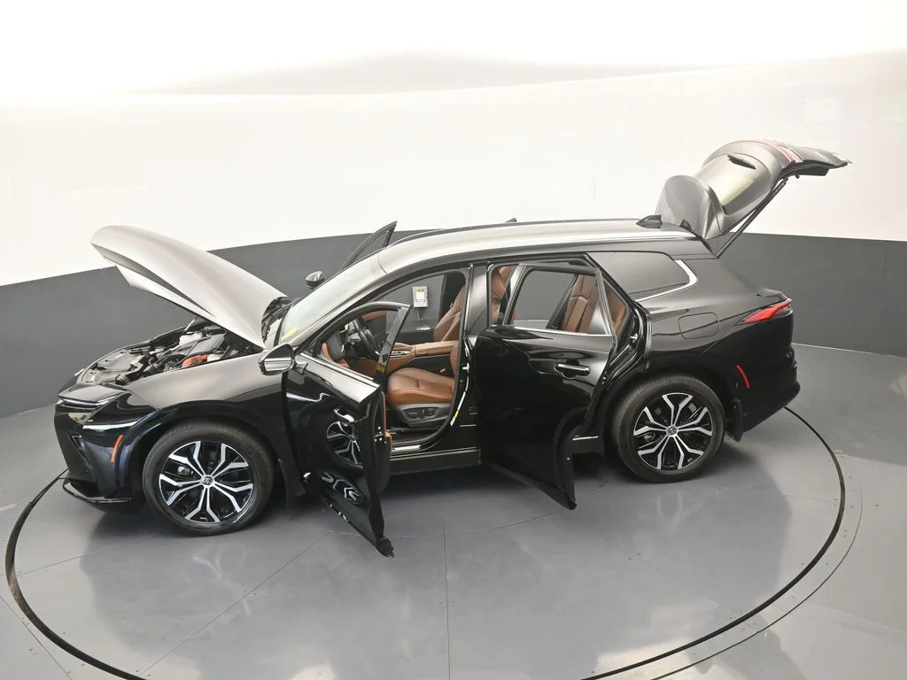 Used 2025 Black Toyota XLE image 72