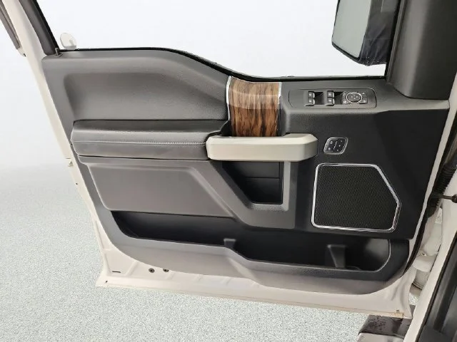 Used 2018 White Platinum Ford Lariat image 24