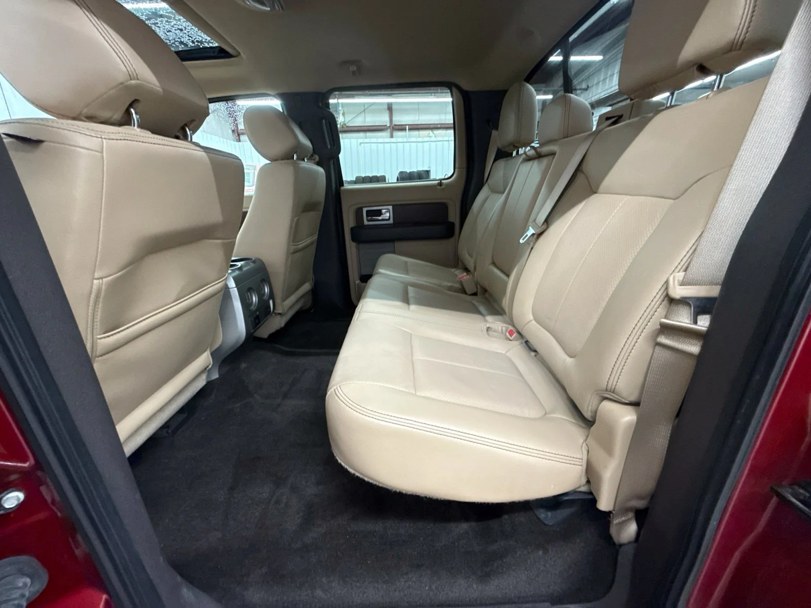 Used 2014 Beige Ford Lariat image 22