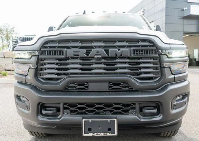 New 2026 Bright White Clear-Coat Exterior Paint RAM Tradesman image 3