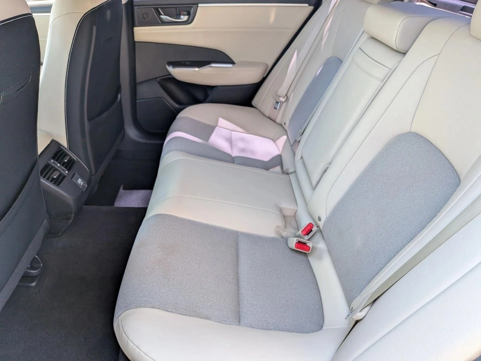 Used 2021 White Honda  image 17