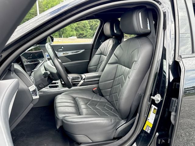 Used 2023 Black BMW xDrive60 image 11