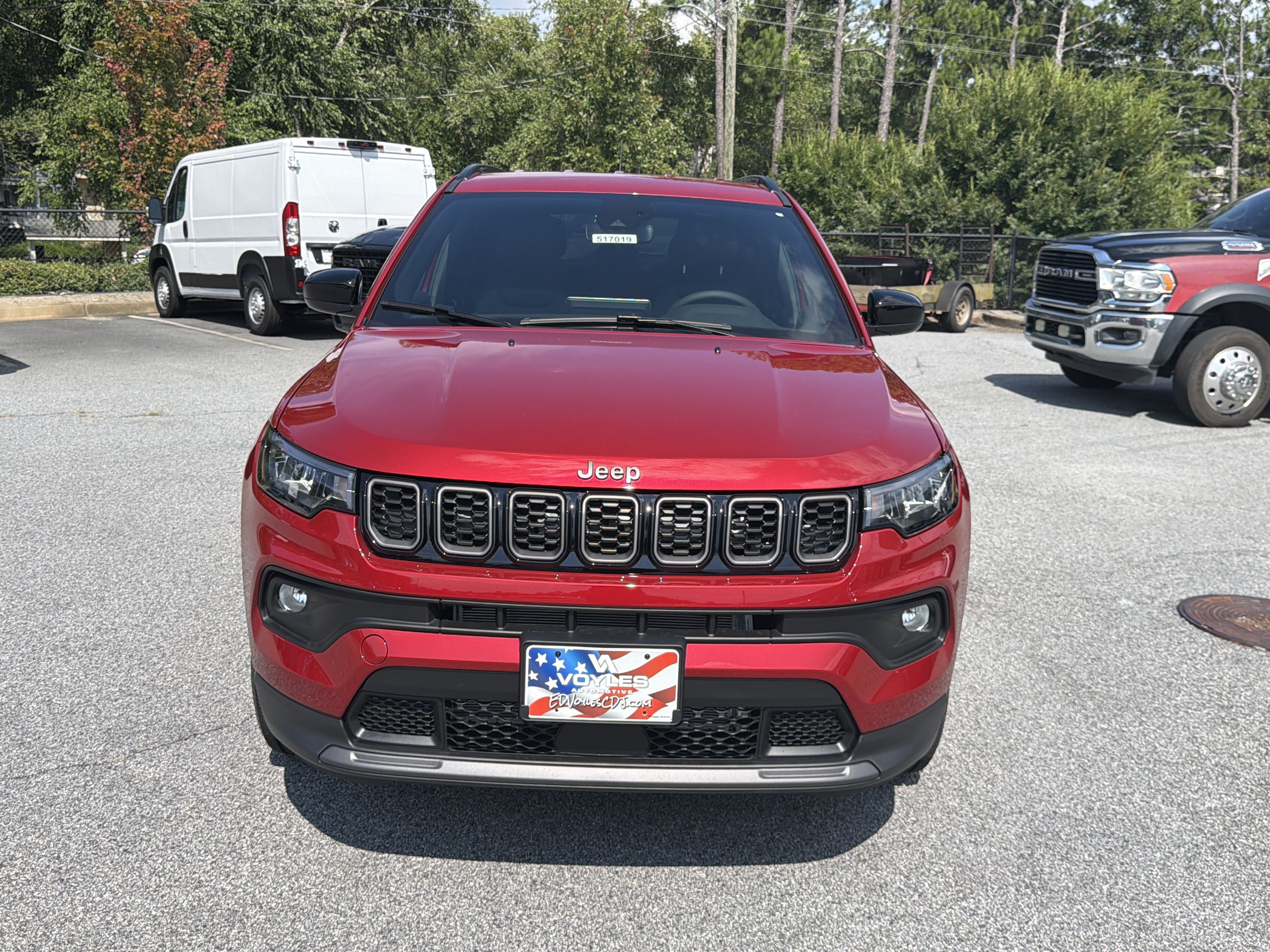 New 2026 Red Hot Pearl-Coat Exterior Paint Jeep Latitude image 2