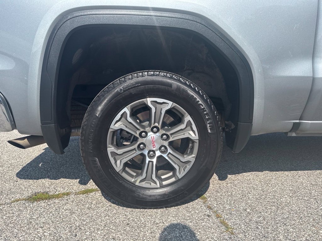 Used 2025 Silver GMC SLT image 44