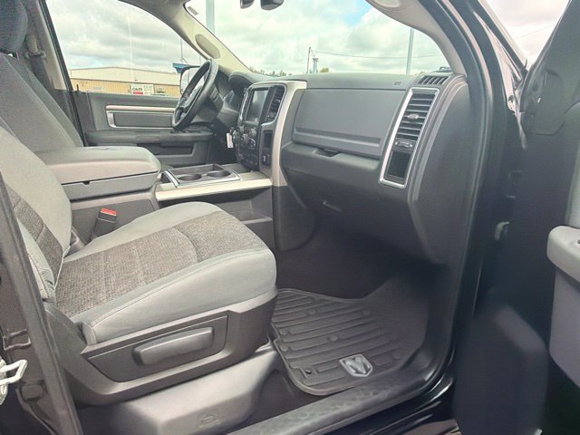 Used 2015 Brilliant Black Crystal Pearlcoat Ram Outdoorsman image 9