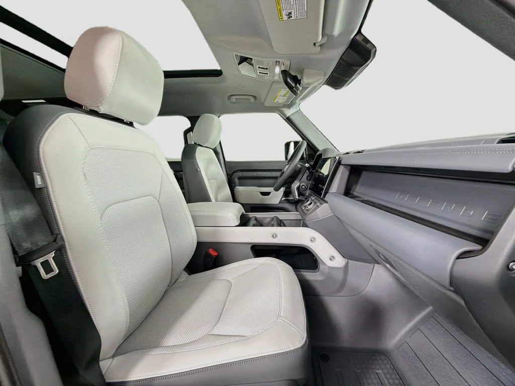 New 2026 Carpathian Grey Land Rover X-Dynamic SE image 30