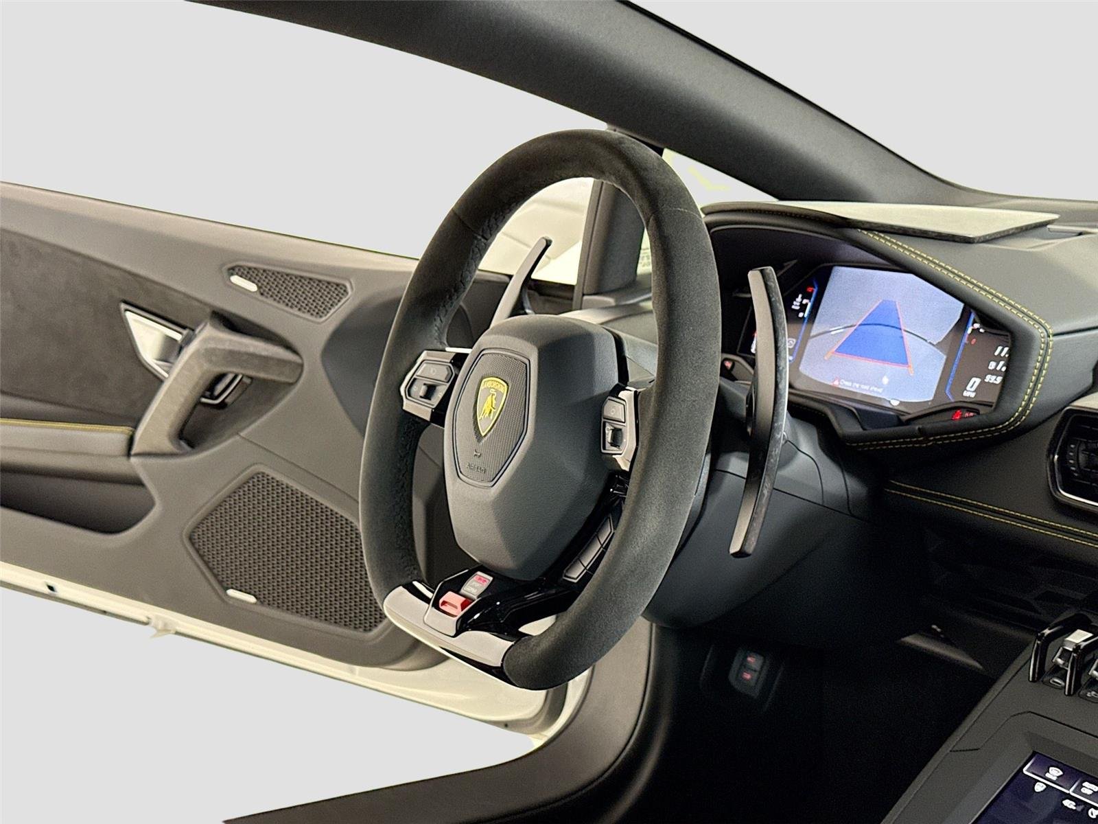 Used 2022 Bianco Canopus Lamborghini  image 31