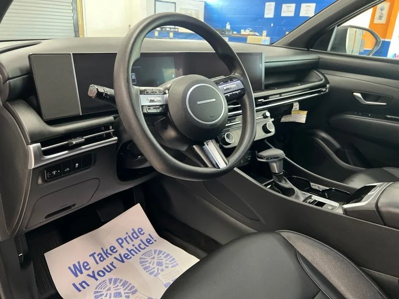 Used 2025 White Hyundai SEL image 18