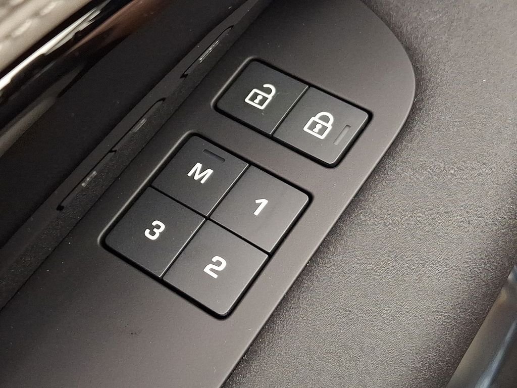 New 2026 Eiger Grey Land Rover S image 20