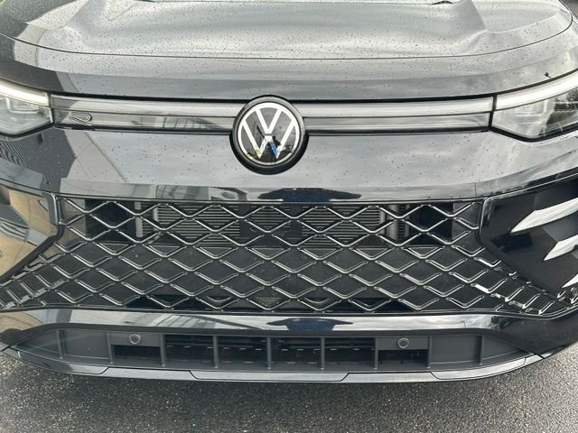 Certified Used 2025 Black Volkswagen 2.0T SE R-Line Black image 8