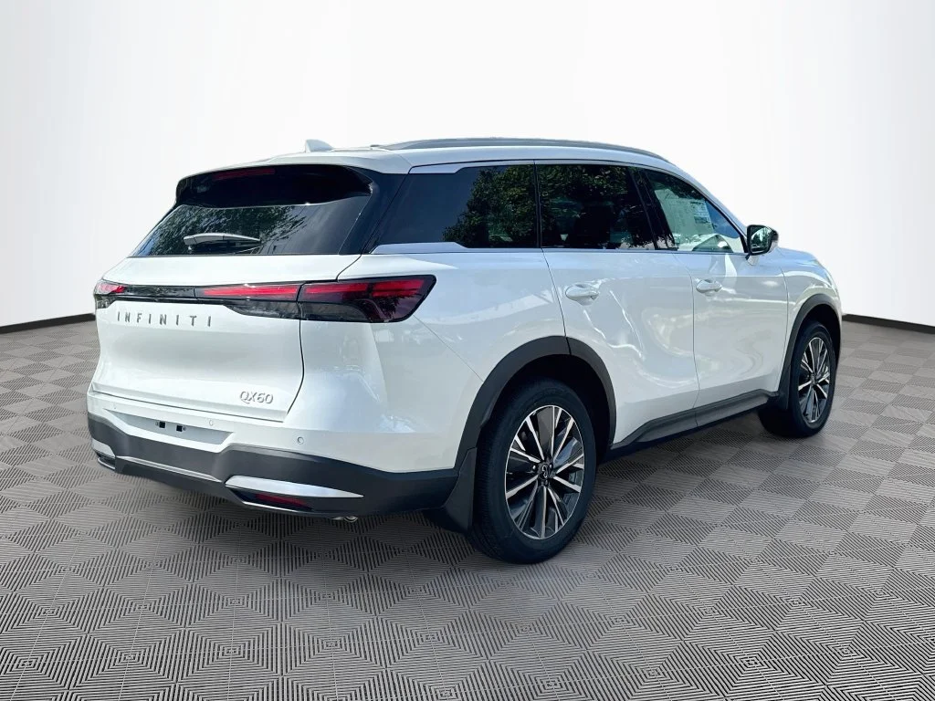 New 2027 RADIANT WHITE INFINITI Luxe FWD image 5