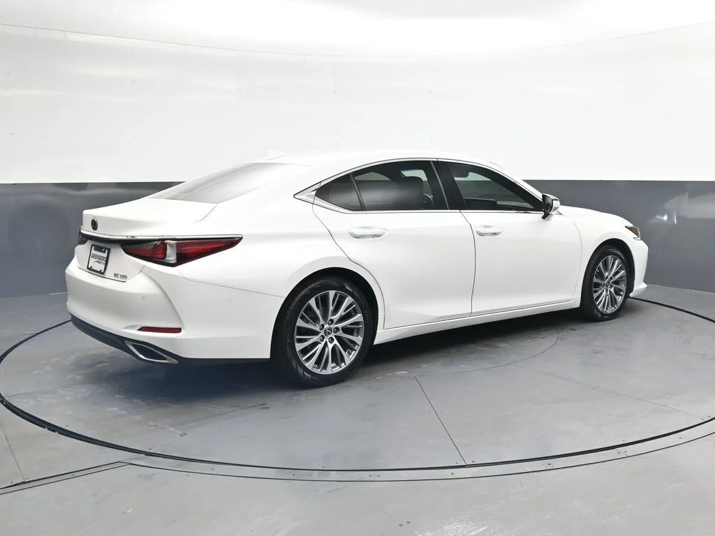 Used 2021 White Lexus 350 image 5