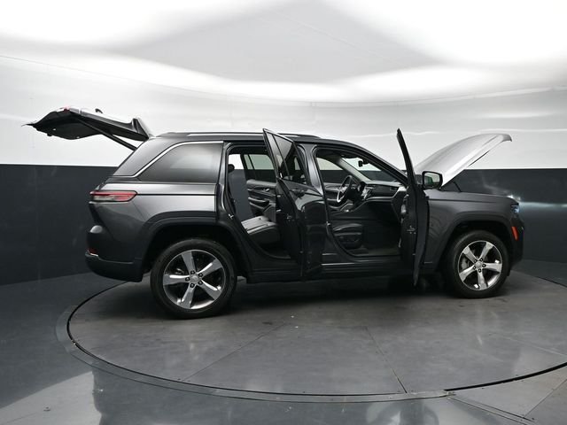 Used 2022 Gray Jeep Limited image 38