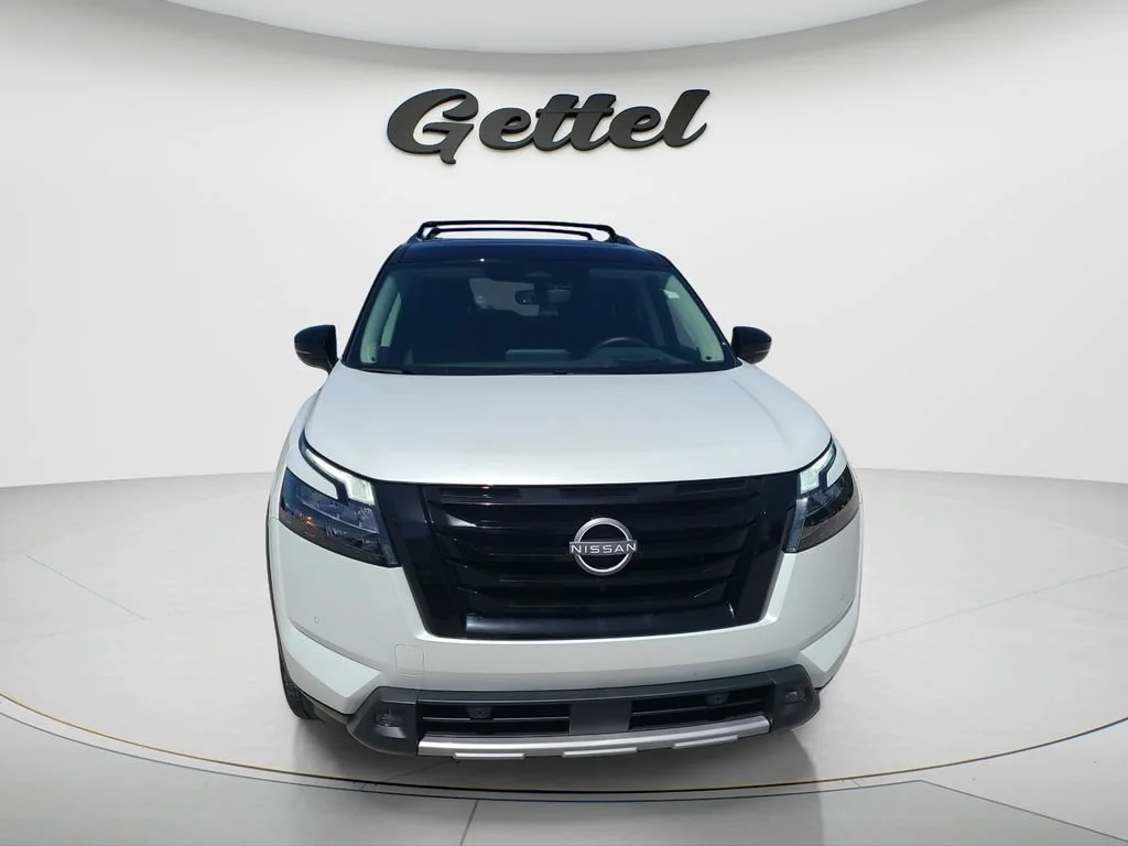 Used 2025 White Nissan Platinum FWD image 2