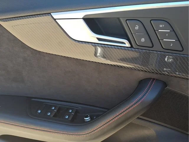 Used 2019  Audi Y image 15