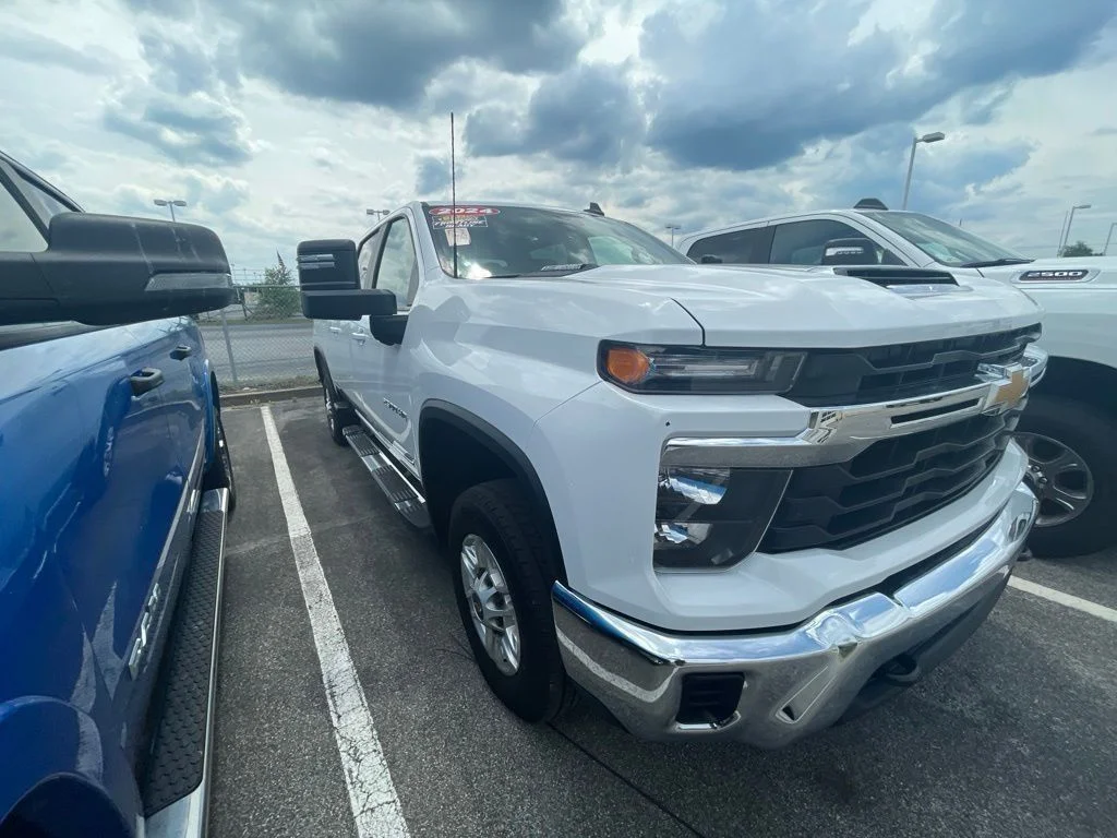 Used 2024 White Chevrolet LT image 6