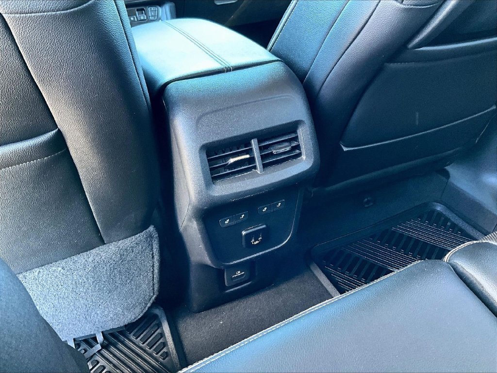 Used 2018 White GMC Denali image 10