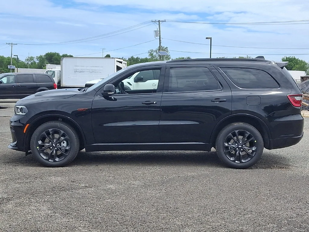 New 2026 Diamond Black Clear-Coat Exterior Paint Dodge GT Plus image 5