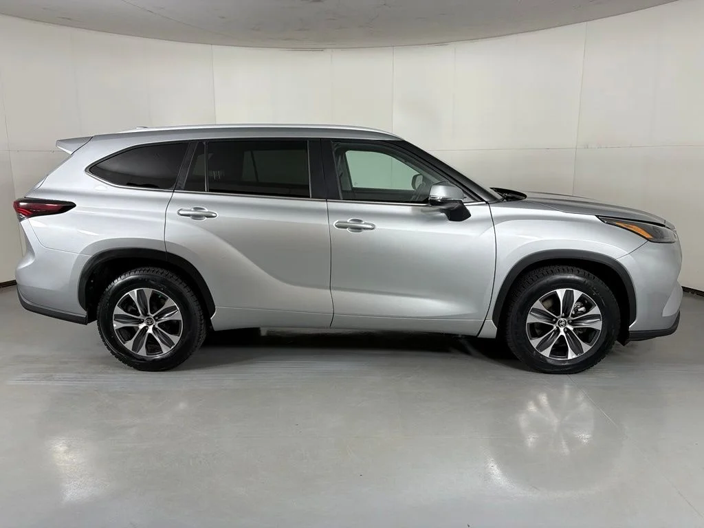 Used 2024 Silver Toyota XLE image 9