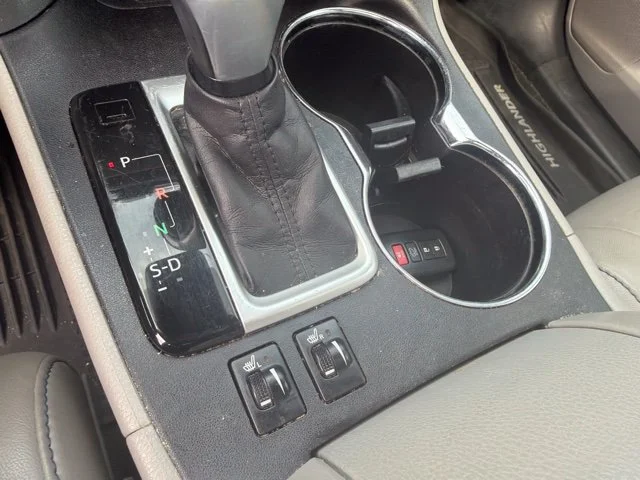 Used 2017 Silver Toyota XLE image 15