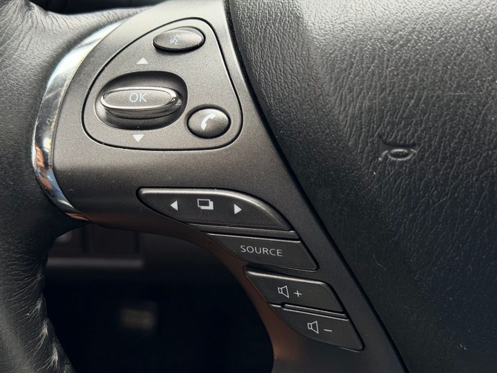 Used 2019 White Nissan Platinum image 27