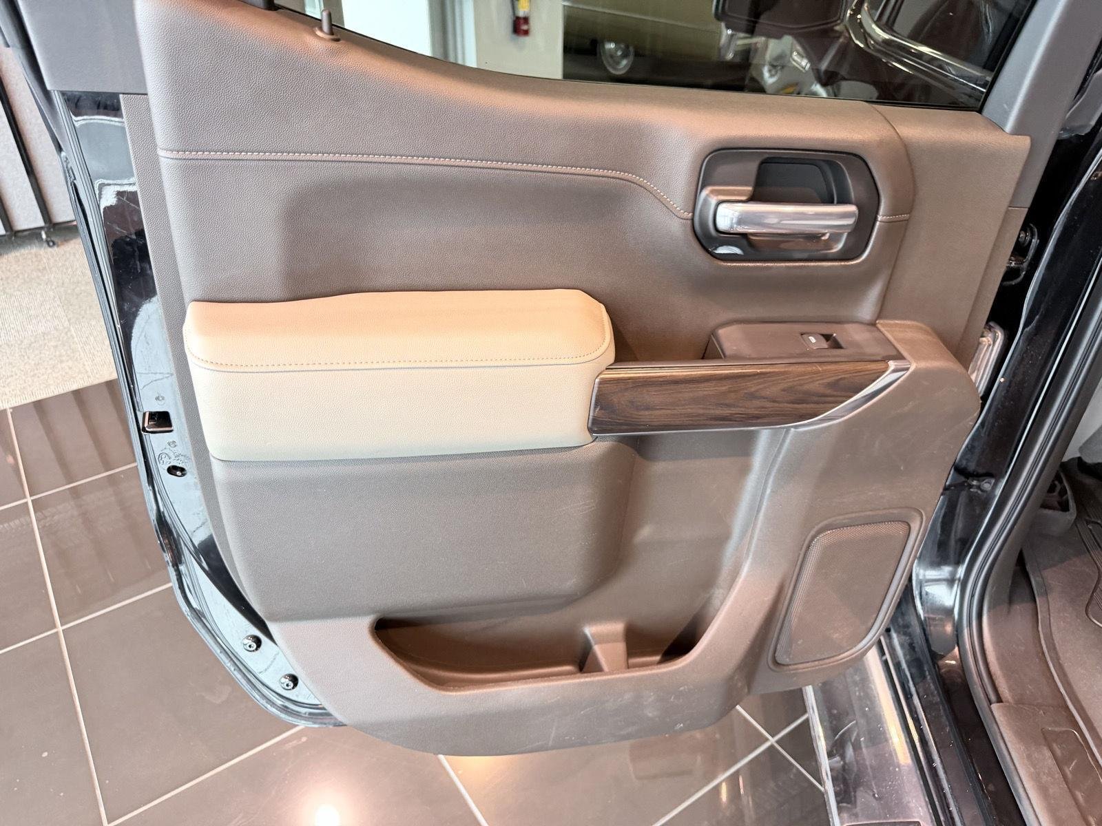 Used 2021 Onyx Black GMC SLT image 23