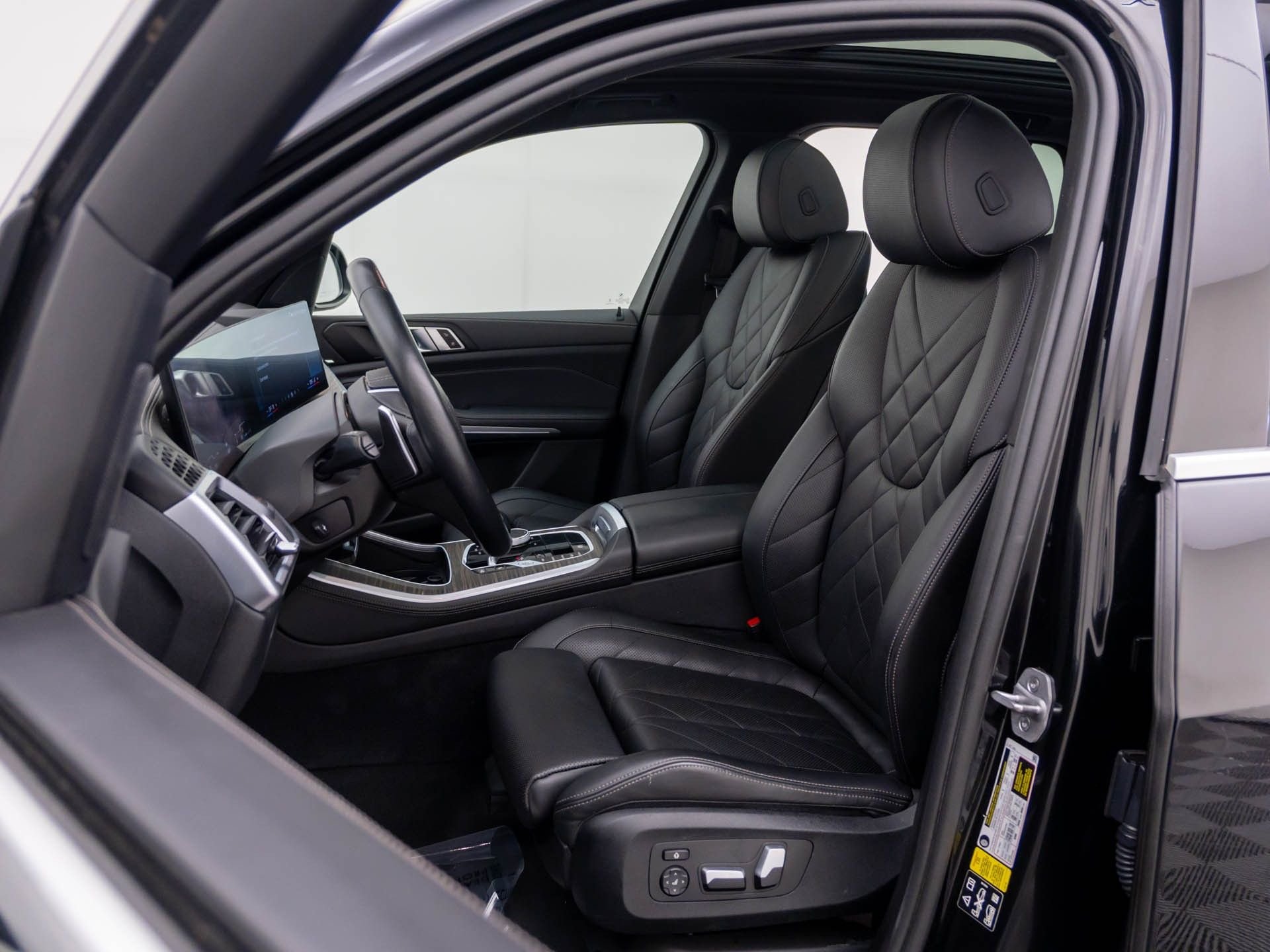 Used 2024 Black Sapphire Metallic BMW xDrive40i image 16