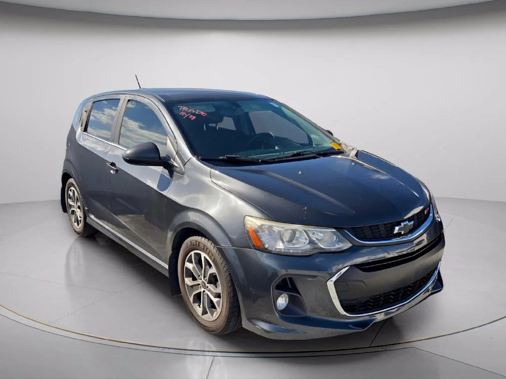 Used 2018 Gray Chevrolet LT image 4