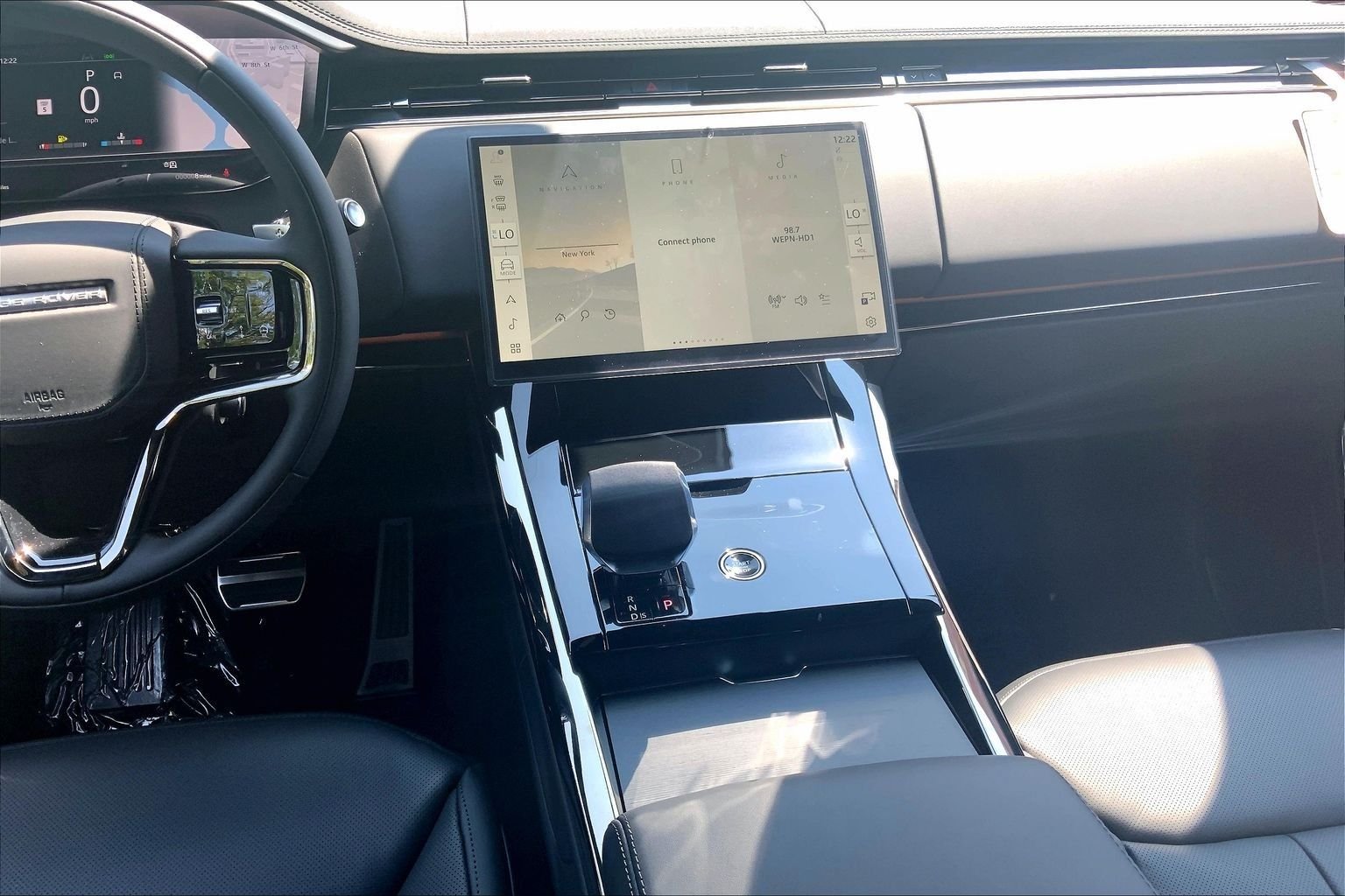 New 2026 Fuji White Land Rover Dynamic SE image 6