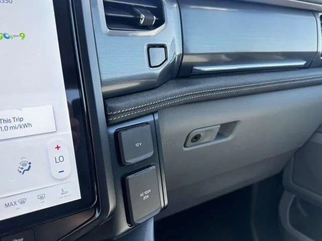 2025 Ford F-150 Lightning Flash - Photo 27