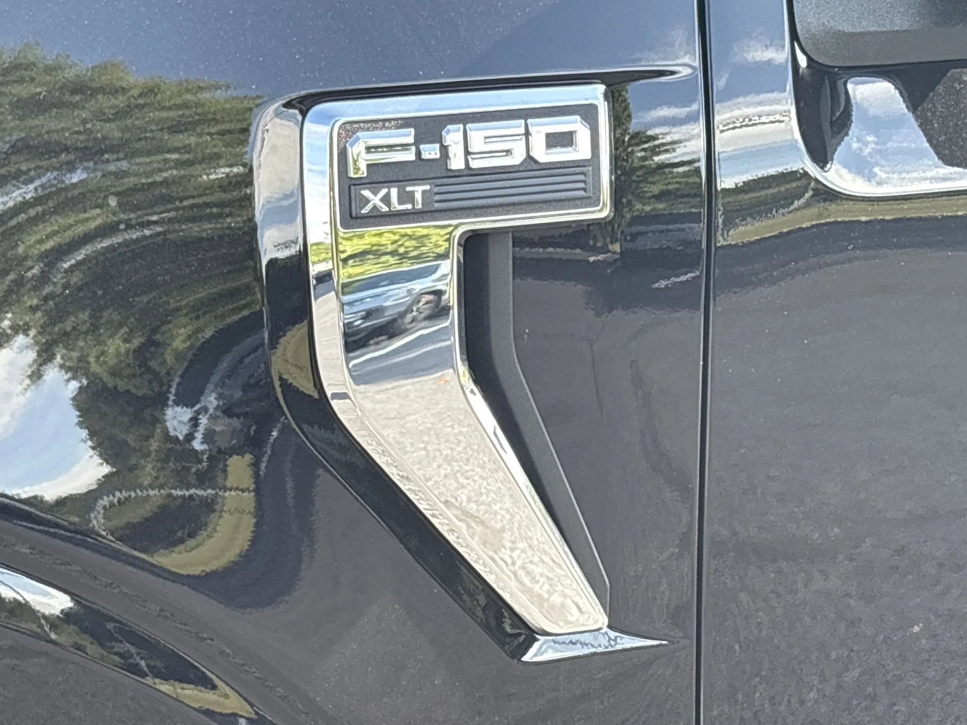 New 2026 Agate Black Metallic Ford XLT image 23