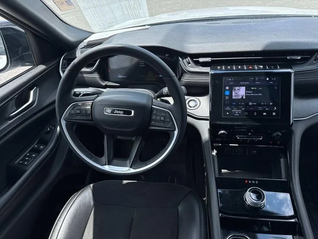 Used 2023 White Jeep Altitude image 21