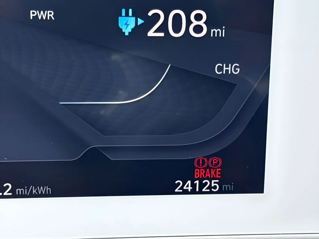 Used 2023 Green Hyundai SEL image 21