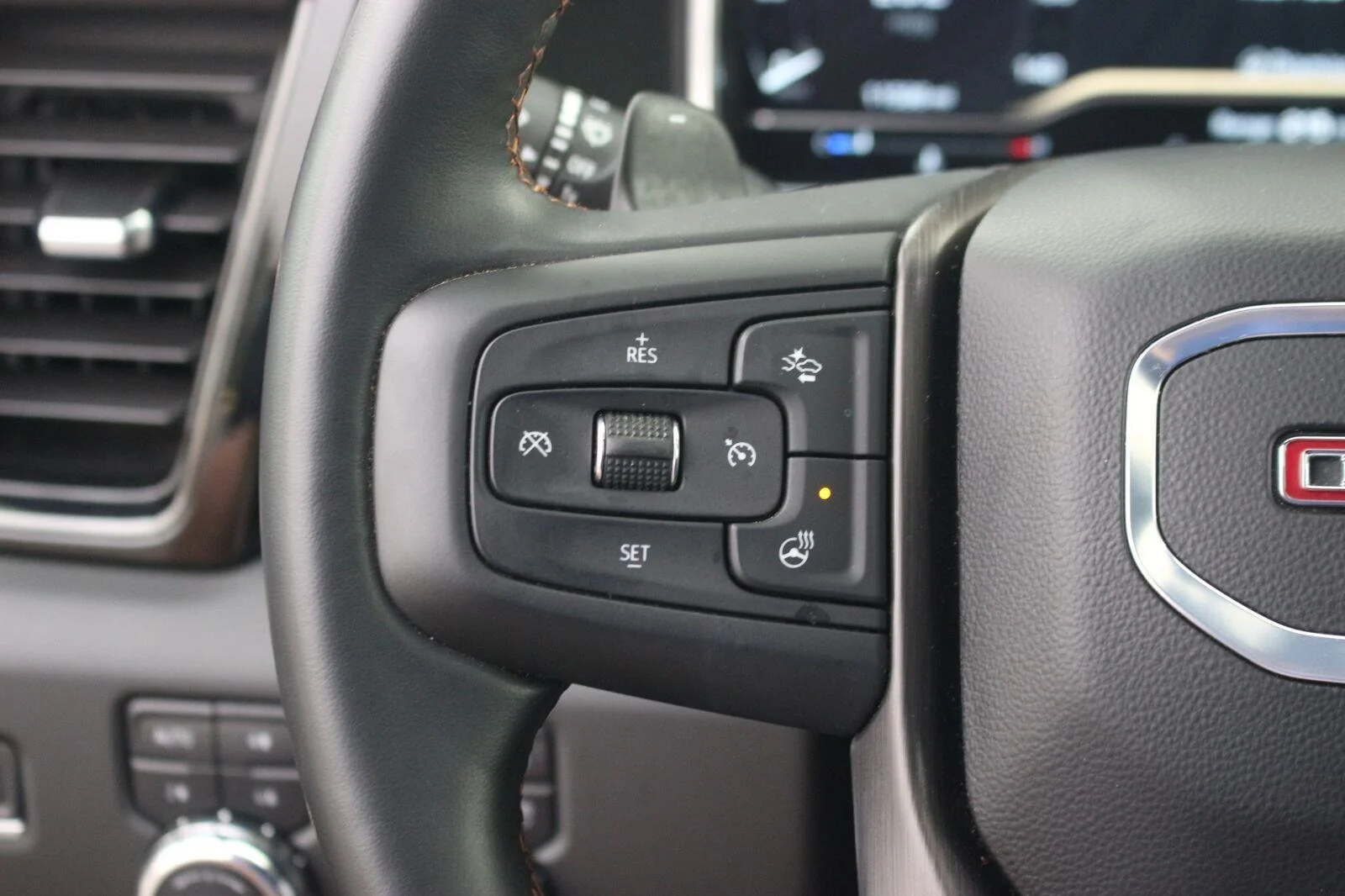 Used 2025 Sterling Metallic GMC AT4 image 23