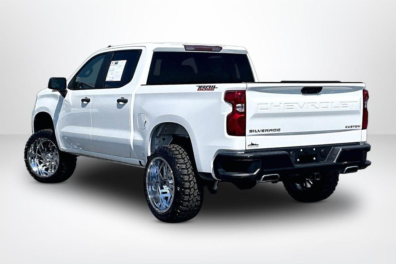 Used 2022 Summit White Chevrolet 4WD Crew Cab Short Bed Custom Trail Boss image 5
