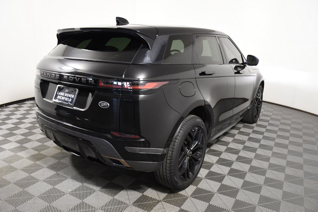 Used 2020 Santorini Black Metallic Land Rover R-Dynamic SE image 6