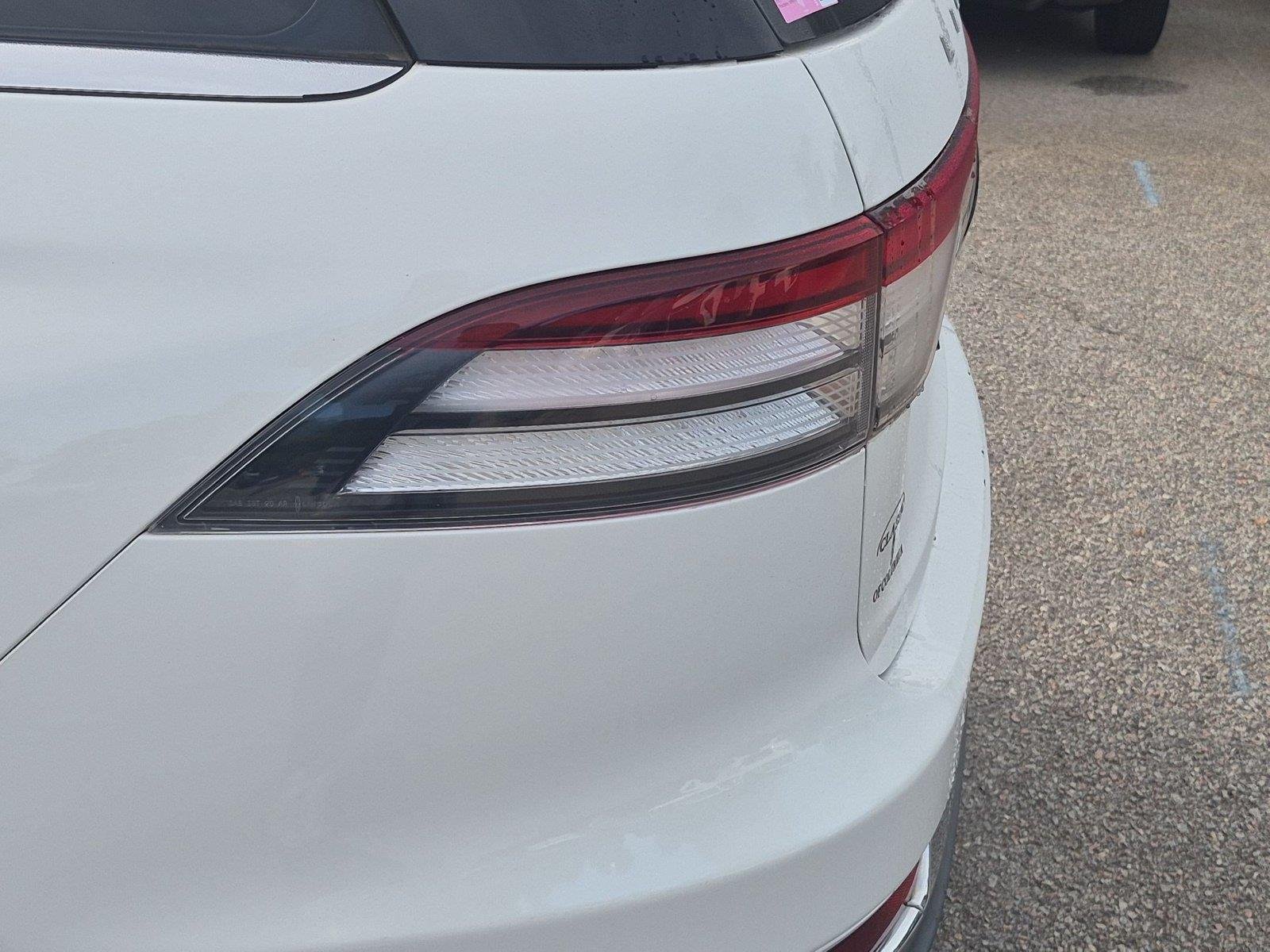 Used 2021 Pristine White Lincoln Reserve image 11