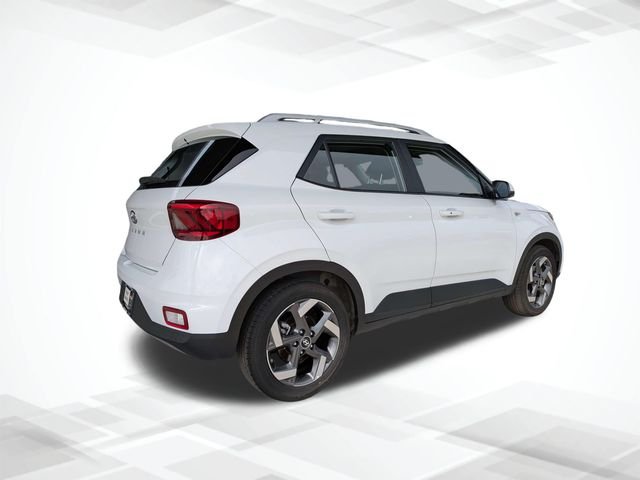Used 2025 White Hyundai SEL image 4