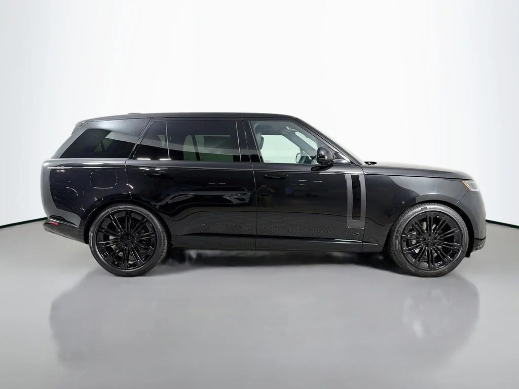 New 2026 Santorini Black Land Rover SE 7 Seats image 4